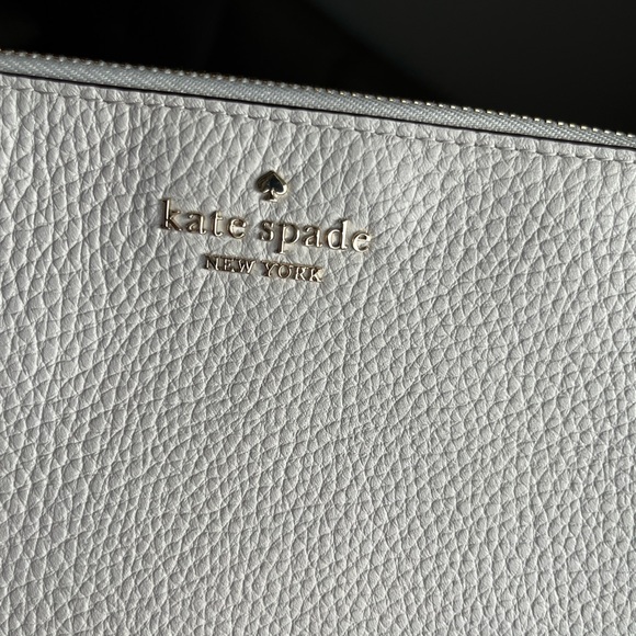 NWT Kate Spade Leila Medium Wristlet - Picture 4 of 5